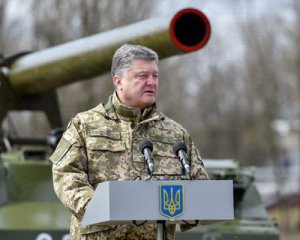 Стрелять из всего имеющегося оружия: Порошенко дал задание армии на Донбассе