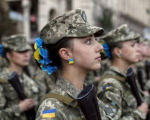 Жінкам-генералам в Україні бути: Порошенко підписав закон