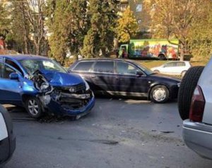 Черновцы в прямом эфире: девушка попала в аварию во время стрима в Instagram