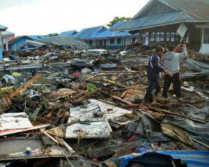 Назвали количество жертв землетрясения и цунами в Индонезии