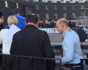 Кандидата в президенти облили лайном