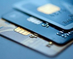 Чому українці можуть відмовитися від банківських карток