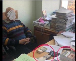 Правоохранители задержали чиновника на взятке в 650 тысяч грн