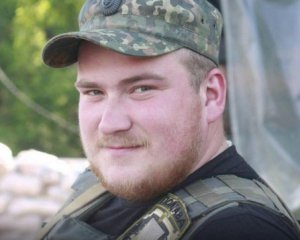 "Усмішка з його обличчя не сходила" - поховали загиблого бійця Андрія Корну
