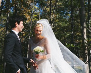 Американська модель Карлі Клосс вийшла заміж
