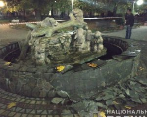 Мужчина подорвал боевой гранатой городской фонтан