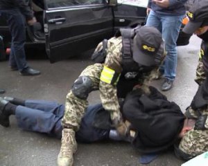 В Москве забросали яйцами здание ФСБ