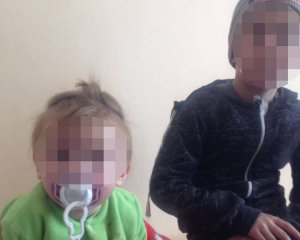 Женщина бросила больных детей в закрытом доме