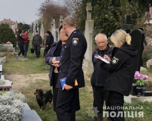 Знайшли жінку, яка викинула новонароджену доньку на цвинтарі