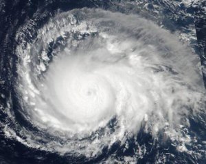Мощный ураган показали на видео из космоса