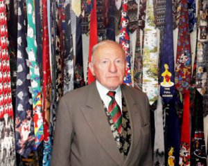 78-летний мужчина открыл уникальный музей галстуков