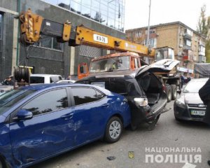 ДТП с автокраном в Киеве: показали видео момента столкновения автомобилей