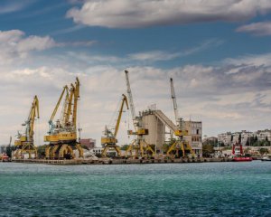 Шли под украинским флагом: в Болгарии задержали судно из Крыма