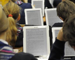 Минобразования купит школьникам 1500 планшетов