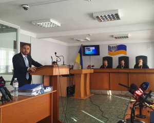 У Януковича придумали причину відсиджування в Росії