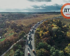 На въезде в Киев гигантская пробка парализовала движение