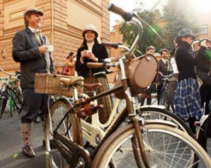 Усе більше людей пересідає на велосипеди