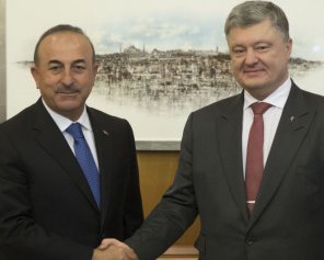 Порошенко закликав Туреччину приєднатися до миротворчої місії на Донбасі