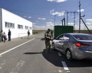 Сепаратисты обстреляли украинский пропускной пункт