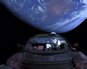 Машина Tesla перетнула Марс
