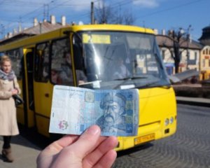 Под крики &quot;позор&quot;: в Тернополе вернули старые цены за проезд