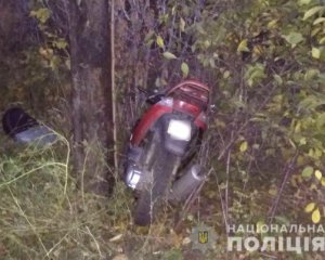 У Полтаві скутерист розбився об бетонний стовп