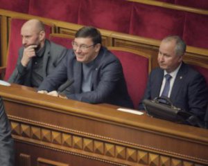 Нардепы не поддержали отставку Луценко