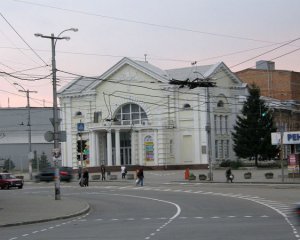 Театр відкрили у колишньому центрі протестантів
