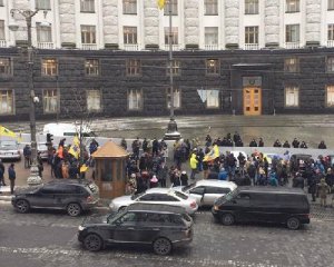 У центрі Києва заблокували рух