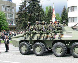 Боевики готовятся: в Донецк нагнали танков и гаубиц