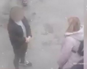 Заставила встать на колени: подростки снимали на видео жестокое избиение школьницы (видео 18+)