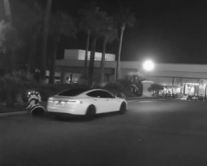 Санкції в дії: Tesla на автопілоті знищила єдиного російського робота