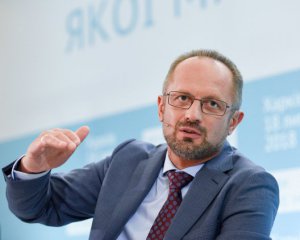 Українців лякають війна, корупція та злидні - Безсмертний