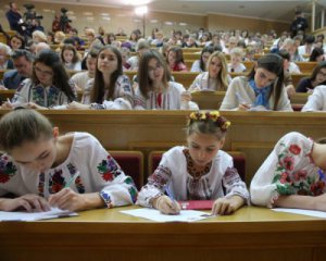 Украинцы пишут Радиодиктант национального единства (онлайн)