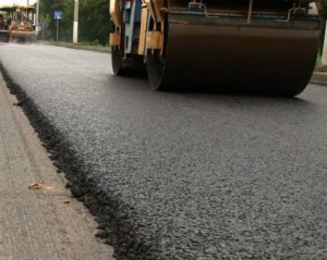 В этом году на ремонт дорог в Украине выделили рекордную сумму