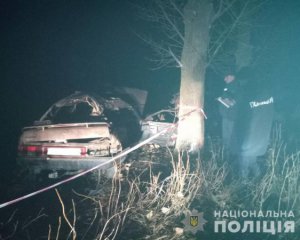 ВАЗ влетел в дерево: погиб 27-летний иностранец