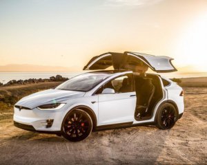 Tesla подняла цену на свои авто