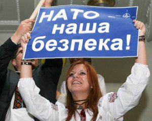 Украинцы продолжают поддерживать курс на НАТО и ЕС
