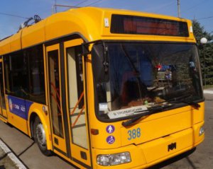 Транспортний колапс: в Черкасах не їздять маршрутки і подорожчали тролейбуси