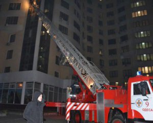 Пожежа в Одесі: загорілася багатоповерхівка, де живе нардеп