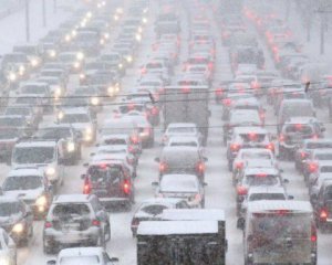 Перший сніг у Києві спричинив рекордну кількість аварій