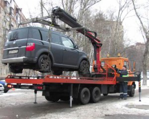 Авто украинцев будут задерживать за неправильную парковку: сообщили условия