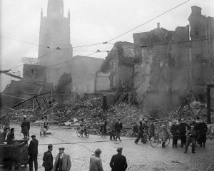 Півтисячі бомбардувальників за ніч вщент знищили місто
