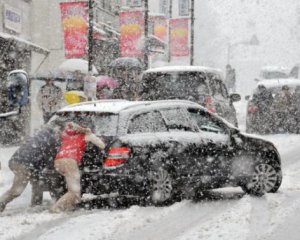 Первый снегопад: в Киеве произошло невероятное количество аварий