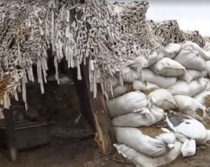 Даже мыши убегают в блиндаж: к вражеским обстрелам в Донбассе добавился холод