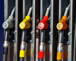 Ціни на АЗС пішли вниз: скільки коштує бензин 15 листопада