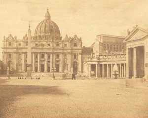 За время строительства собора умер 21 Папа