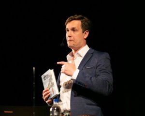 Письменник презентував книгу в 101 українському місті