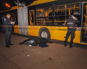 Столичний тролейбус насмерть збив чоловіка