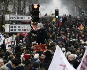 Уряд Франції відмовився піти на поступки демонстрантам і знижувати ціни на пальне